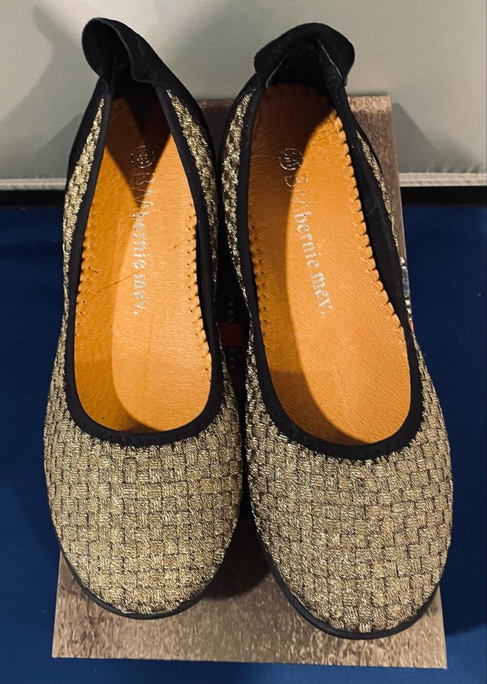 Bernie Mev Hazel Size 38 US 7 Memory Foam Comfort Bronze and Black